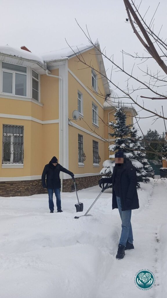 Уборка снега в РЦ Здравница