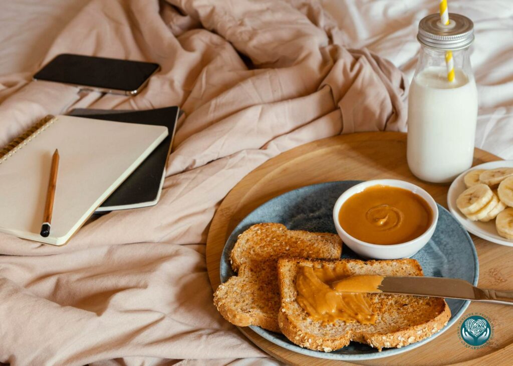 Завтрак при похмелье с лёгкими продуктами и тёплым напитком