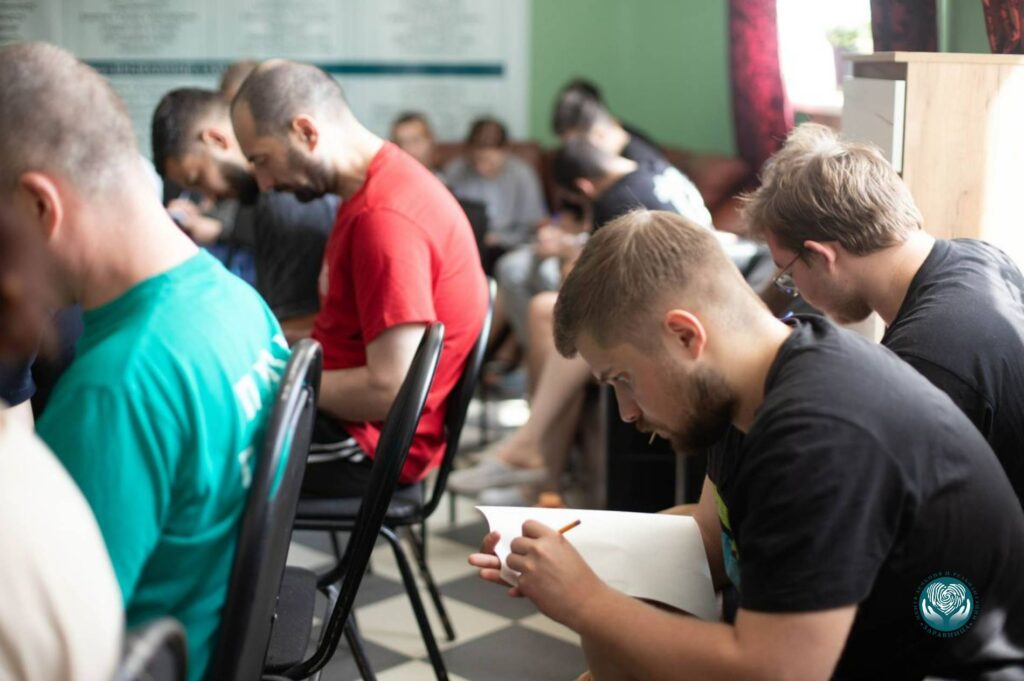 Групповая терапия для зависимых пациентов